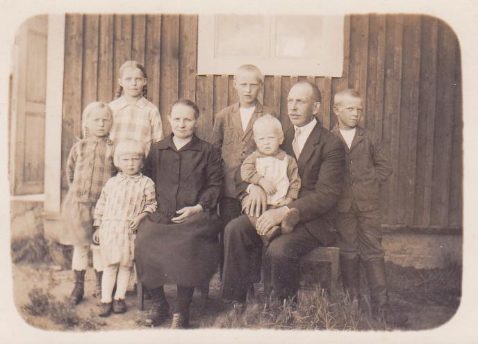 Pekka ja Miina Komun perhe 1930